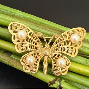 Vintage Unsigned Butterfly Gold-tone Faux Pearl Ornate Brooch 4g.